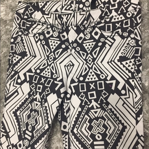 Patterned Skinny Pants - Picture 2 of 3